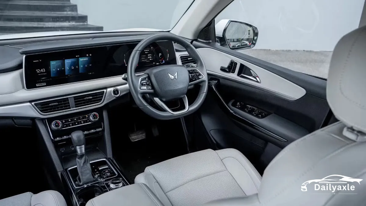 Mahindra XUV700 Facelift 2025 : New Features and Interior Revealed