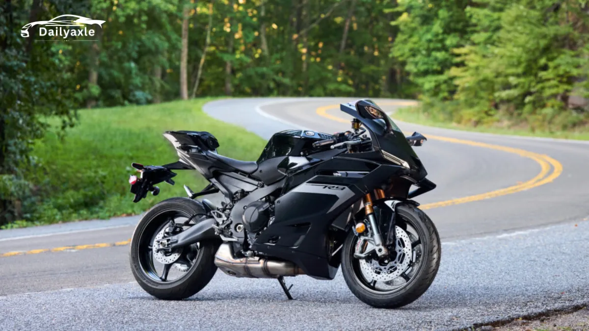 Yamaha R9 2025 : Sleek Mid-Weight Sports Bike with High Performance Worldwide