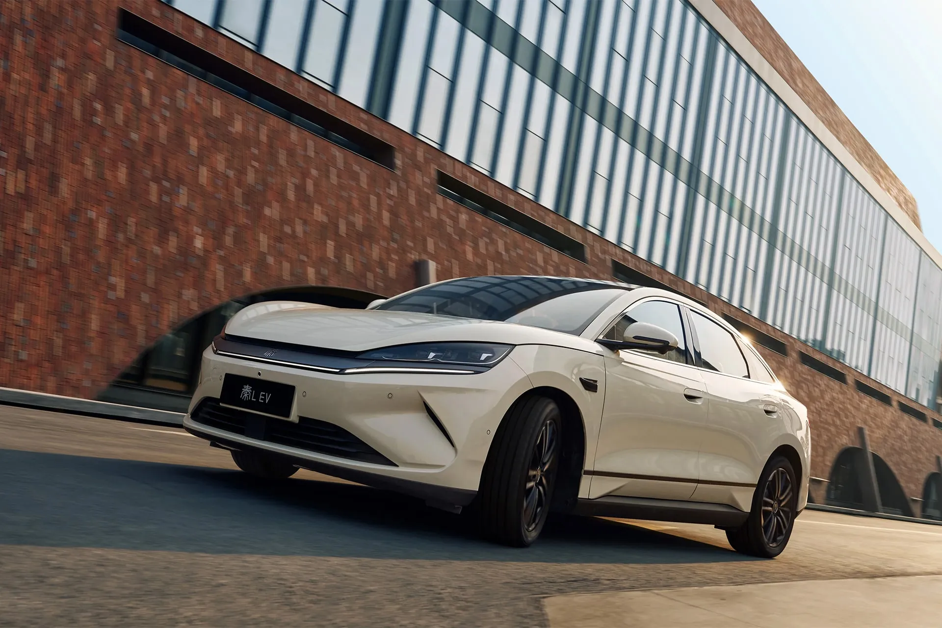 BYD Qin L EV 2025 Unveiled: 610 km Range and Stunning Design Will Shock India