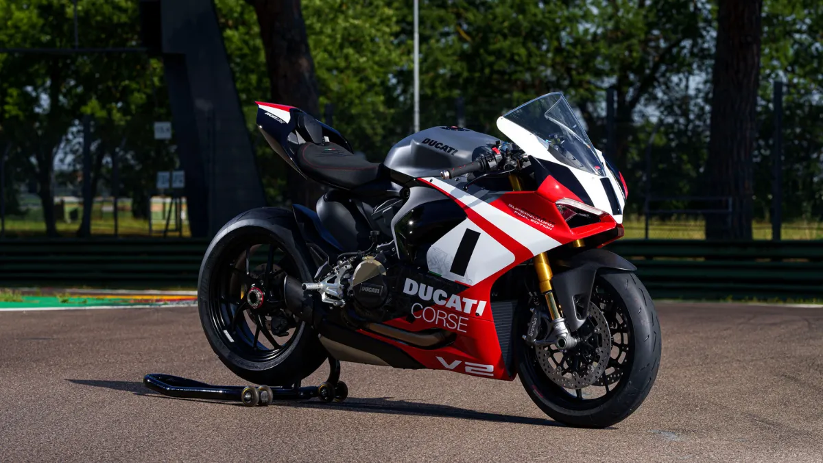 Ducati Panigale V2 2025 Unleashed — The Everyday Superbike That Redefines Speed and Style!