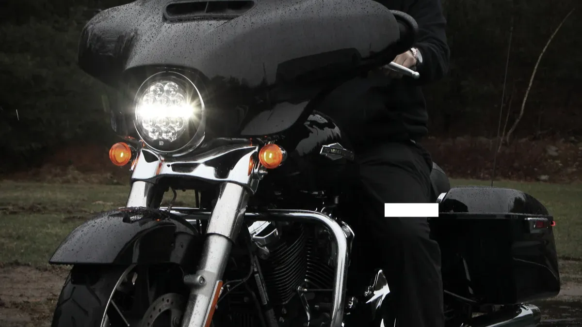 Harley Street Glide : The Brutal Truth No Rider Talks About