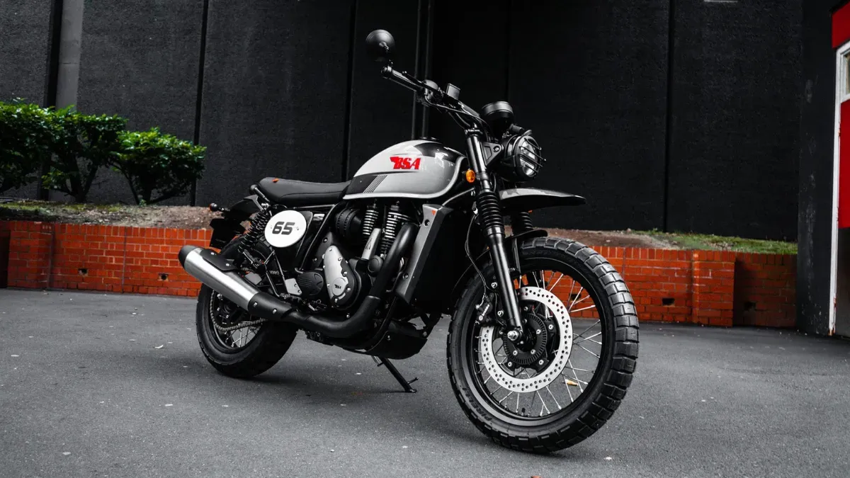 BSA Scrambler Review : This Retro Beast Feels More Alive Than Half the New Bikes Today