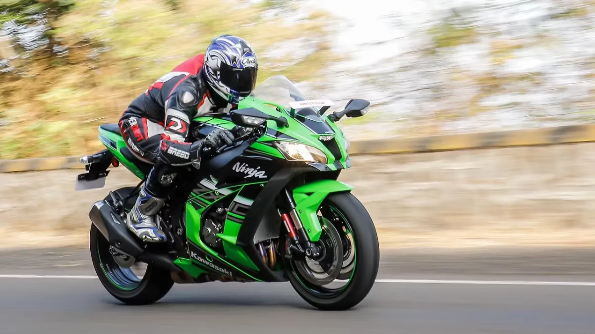 Kawasaki Ninja ZX-10R Discount Shocker Rs 1.5 Lakh Off But Is It Really Worth It